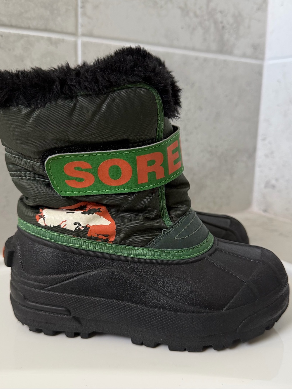 Sorel Kids Green and Black Winter Boot Size 12
